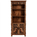 Brązowy regał biblioteczny z litego drewna 60 x 30 x 180 cm z rzeźbionymi drzwiami