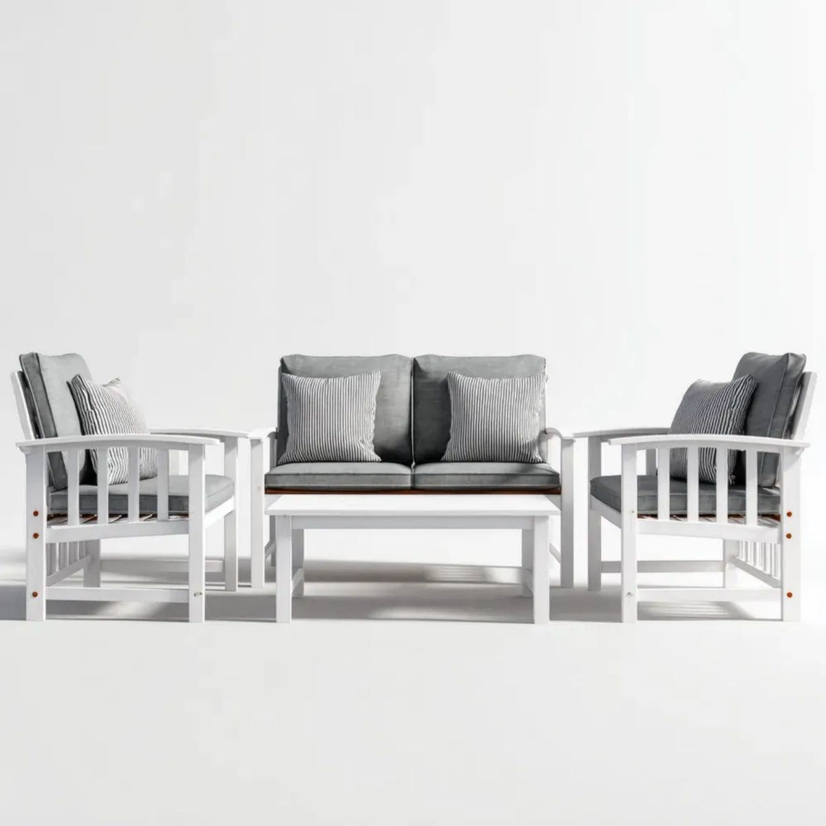 4-częściowy drewniany zestaw mebli ogrodowych biało-szarych – sofa 2-osobowa 120 × 65 × 80 cm, 2 fotele i stolik 90 × 50 × 45 cm